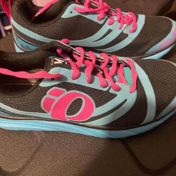 IQ Pearl Izumi Women’s running shoes- get both pair for price or offer for one - Picture 4 of 7